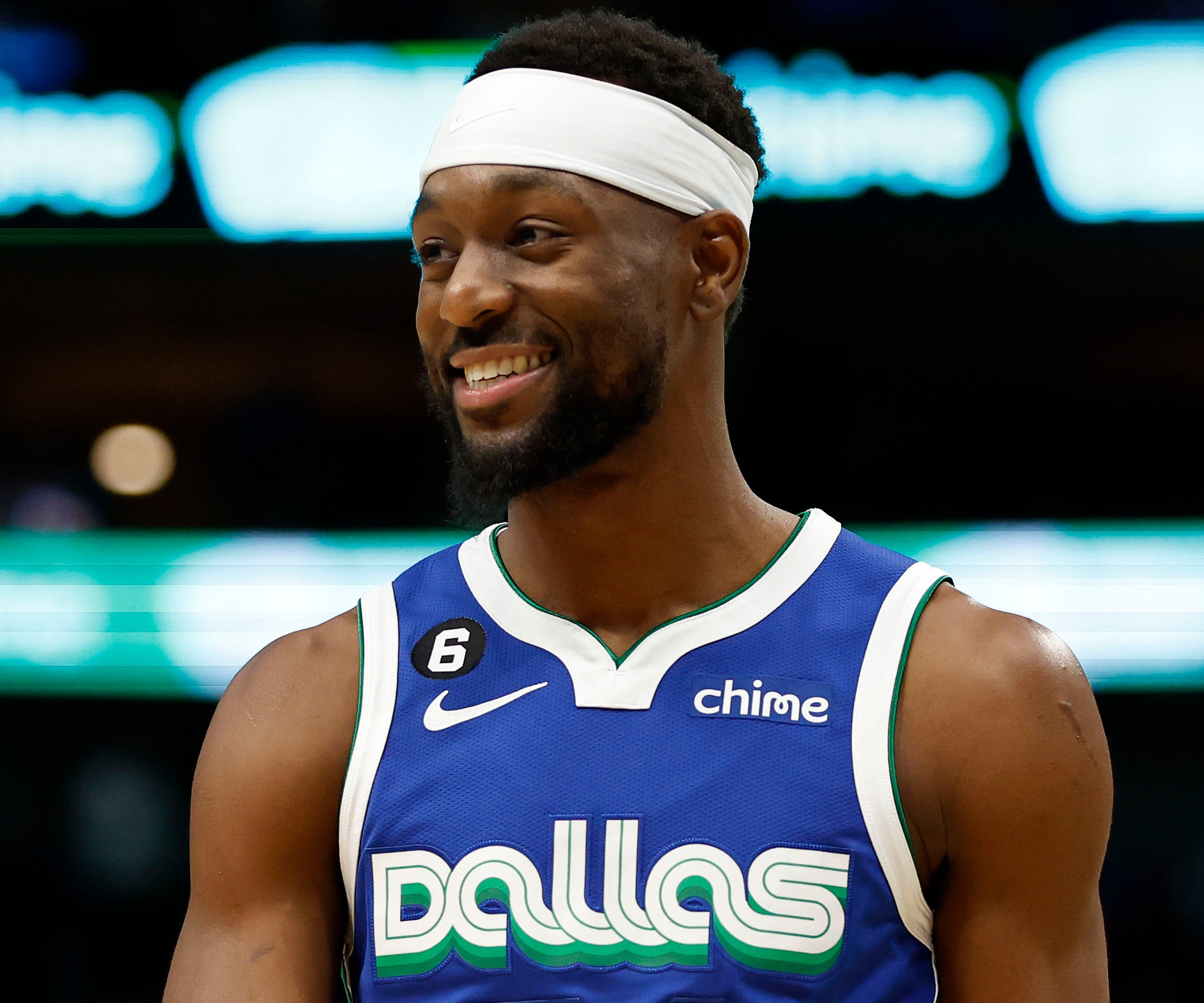 现出了巨大 现出了巨大